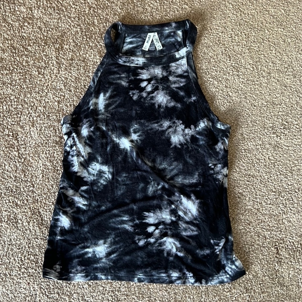 Black and white size small tank top
